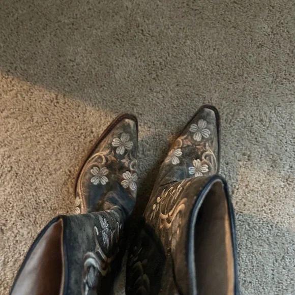 Embroidered Western Cowboy Boots - Picture 2 of 3